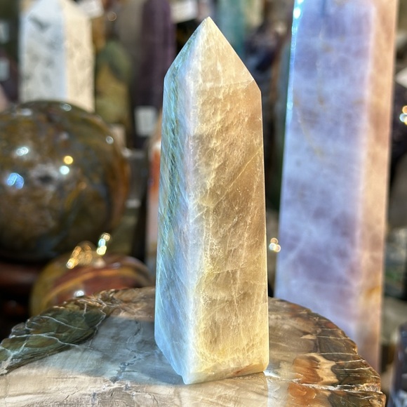 🎄SALE🎄Moonstone 4 Sided Crystal Point With Flash! - Picture 4 of 5